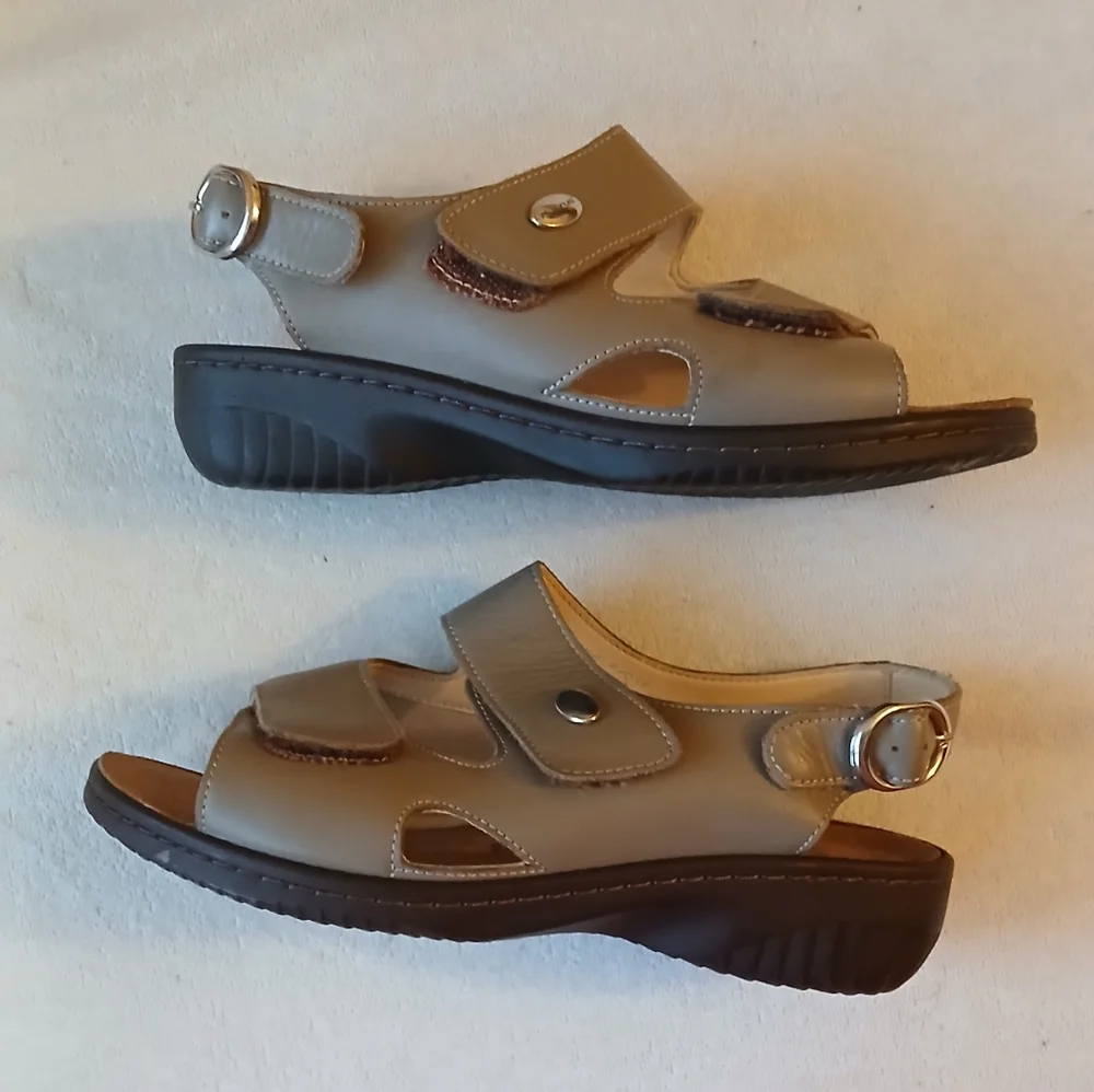 Comfort Sandals - Picture 3 of 6
